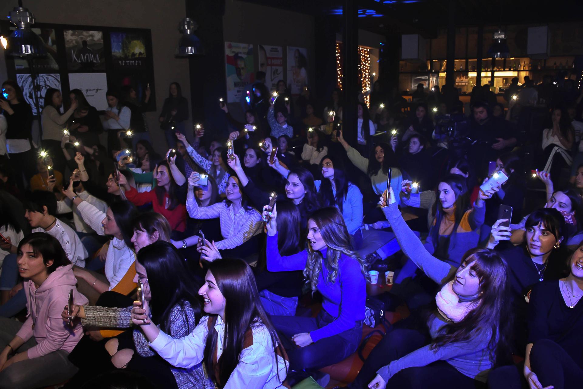 Мири Юсиф собрал духовных близнецов в своей "квартире" (ВИДЕО, ФОТО)