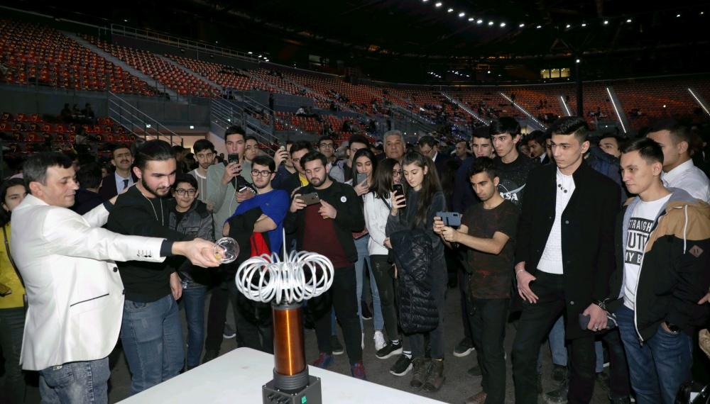 Виртуальная реальность в Баку - Терминатор, трансформеры, квест-рум  (ФОТО)