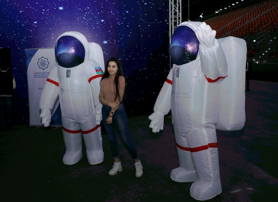 Виртуальная реальность в Баку - Терминатор, трансформеры, квест-рум  (ФОТО)