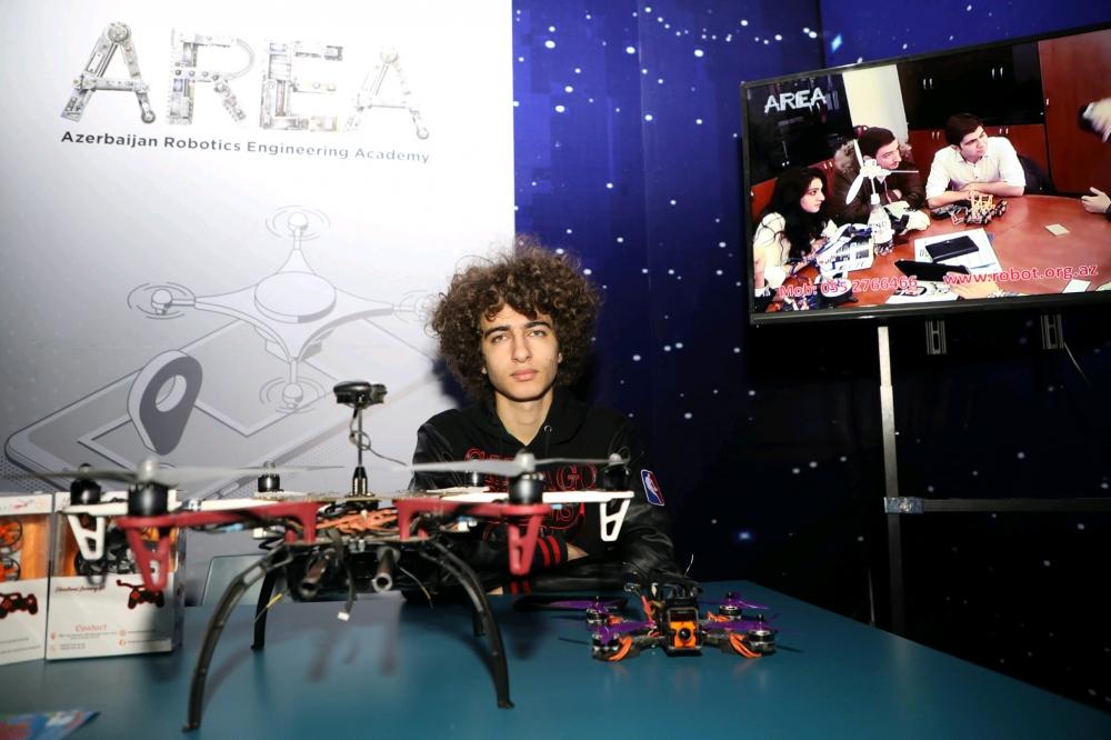 Виртуальная реальность в Баку - Терминатор, трансформеры, квест-рум  (ФОТО)