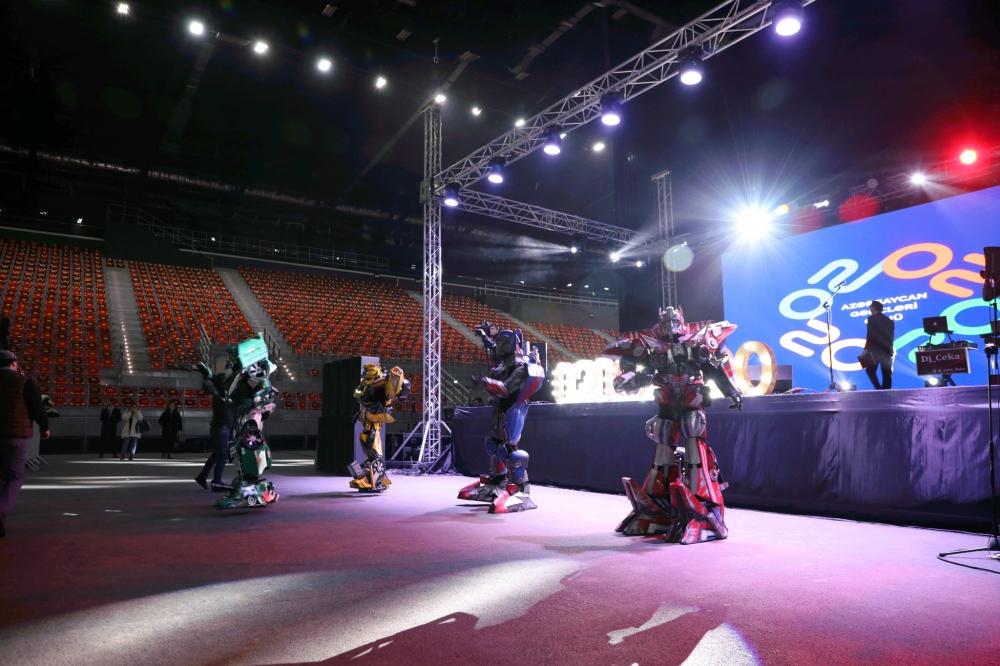 Виртуальная реальность в Баку - Терминатор, трансформеры, квест-рум  (ФОТО)