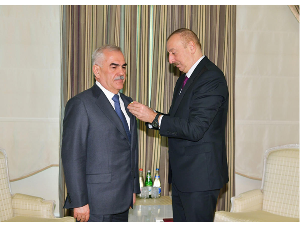 Президент Ильхам Алиев вручил Васифу Талыбову орден «Шараф» (ФОТО)