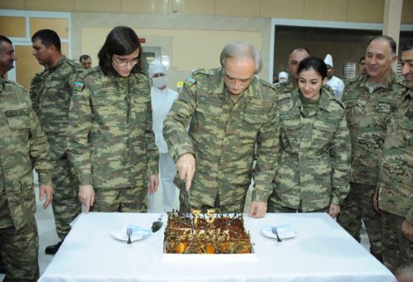 Полад Бюльбюльоглу отметил юбилей с военнослужащими (ВИДЕО, ФОТО)