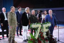 Полад Бюльбюльоглу отметил юбилей с военнослужащими (ВИДЕО, ФОТО)