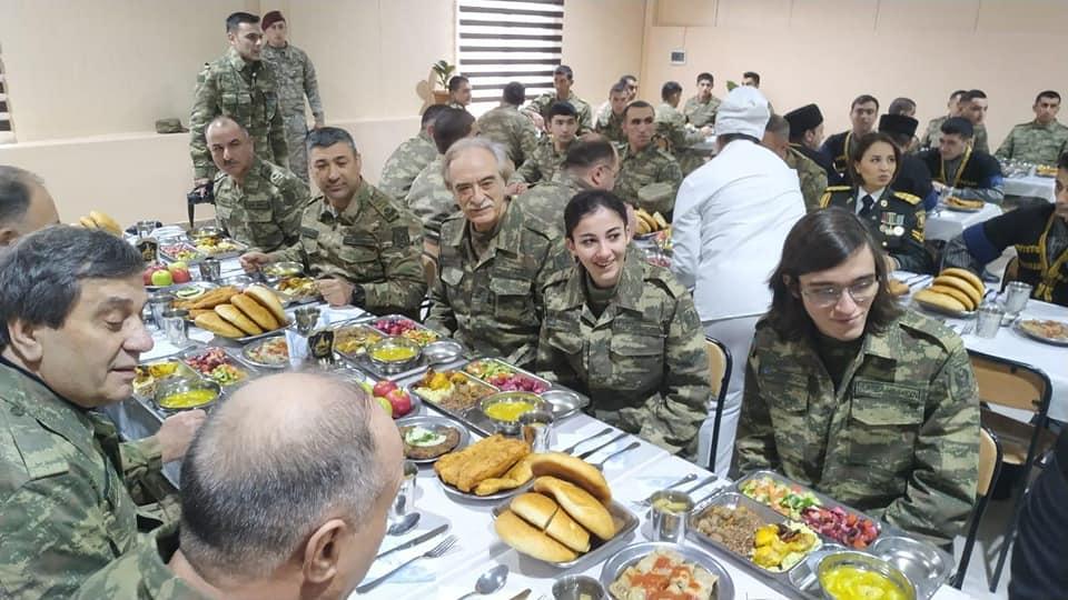 Полад Бюльбюльоглу отметил юбилей с военнослужащими (ВИДЕО, ФОТО)