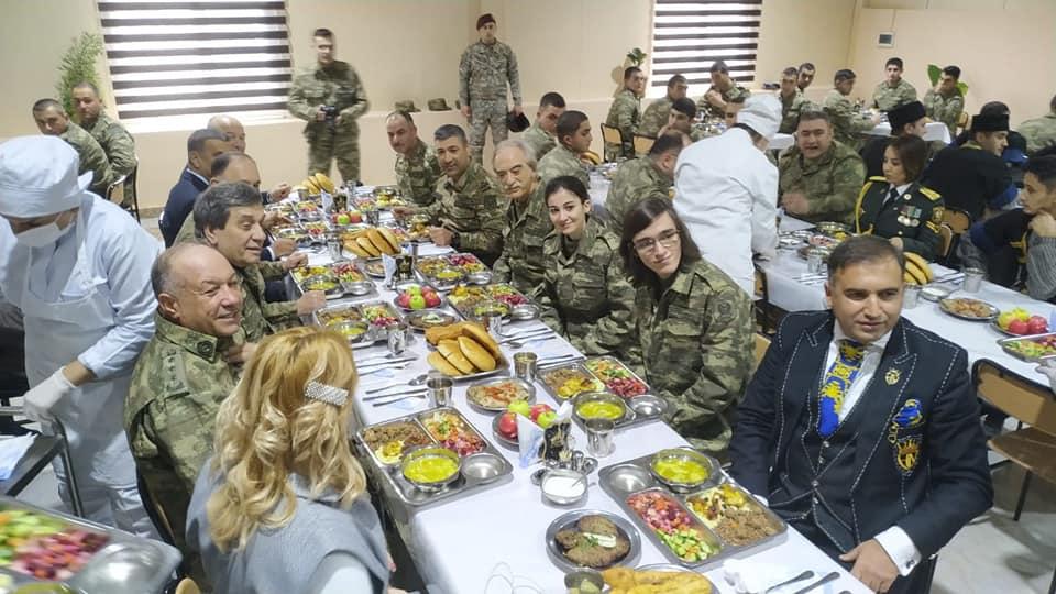 Полад Бюльбюльоглу отметил юбилей с военнослужащими (ВИДЕО, ФОТО)