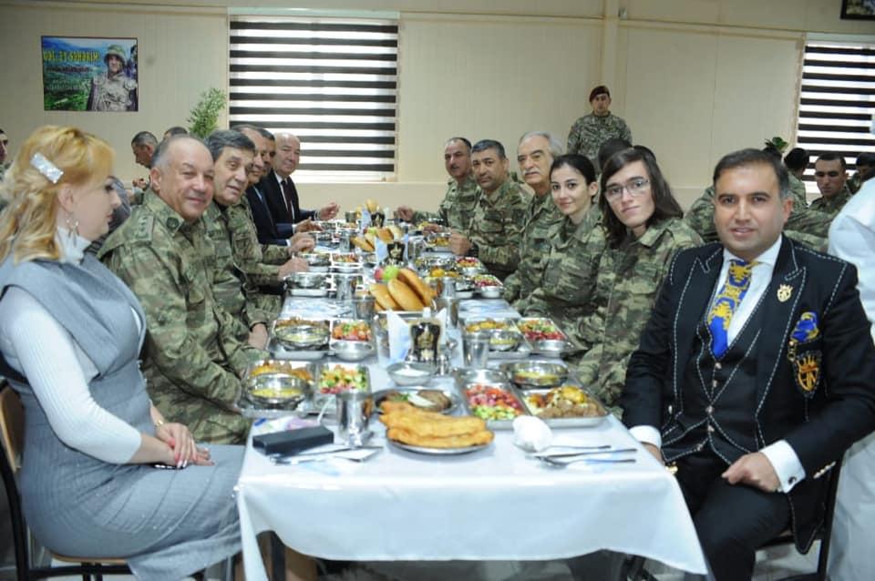 Полад Бюльбюльоглу отметил юбилей с военнослужащими (ВИДЕО, ФОТО)