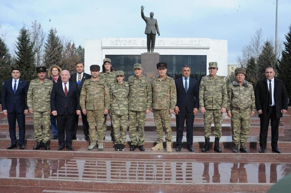 Полад Бюльбюльоглу отметил юбилей с военнослужащими (ВИДЕО, ФОТО)