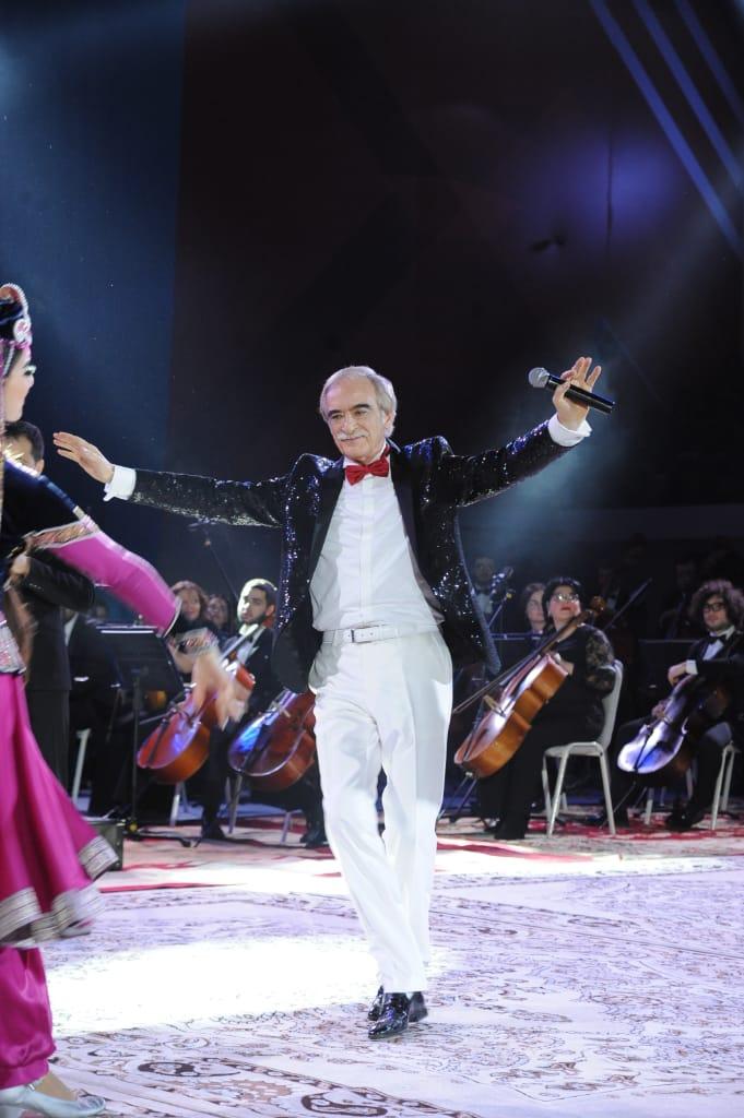 Полад Бюльбюльоглу отметил юбилей с военнослужащими (ВИДЕО, ФОТО)