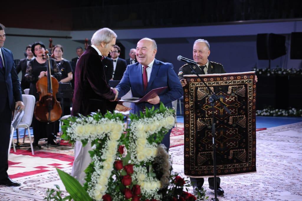 Полад Бюльбюльоглу отметил юбилей с военнослужащими (ВИДЕО, ФОТО)