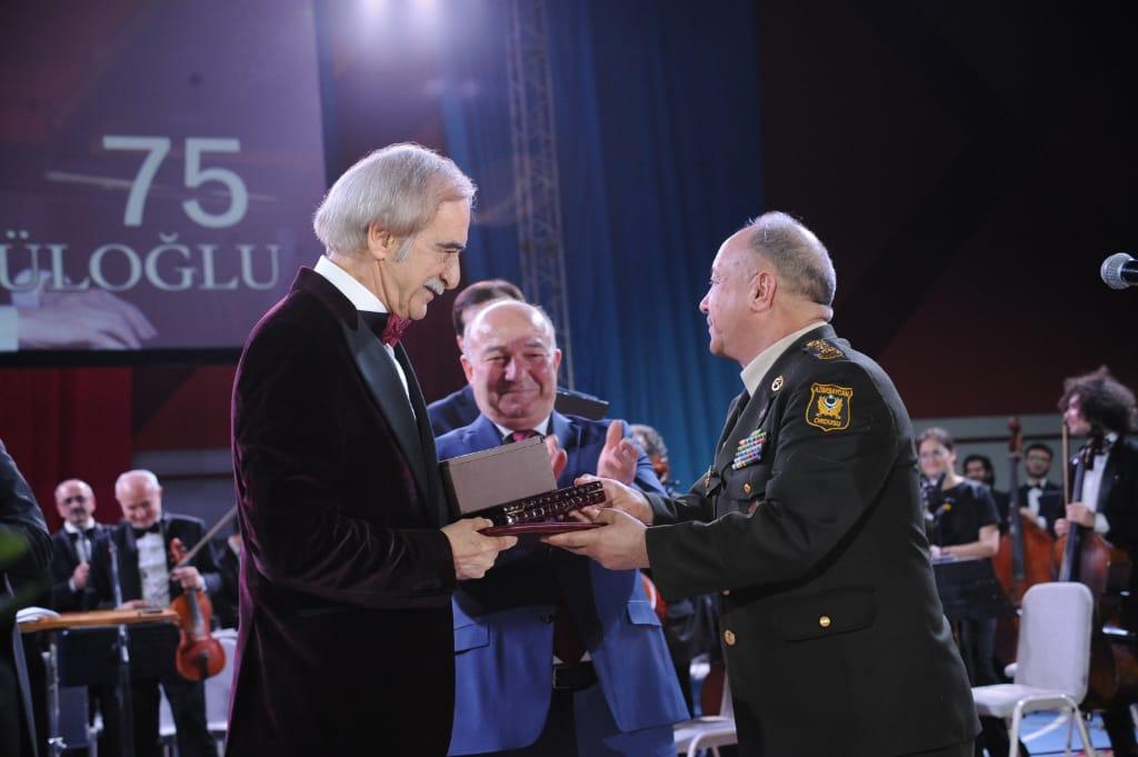 Полад Бюльбюльоглу отметил юбилей с военнослужащими (ВИДЕО, ФОТО)