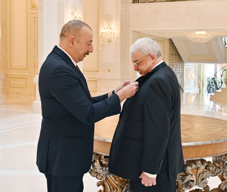 Президент Ильхам Алиев вручил Михаилу Гусману орден «Шараф» (ФОТО)