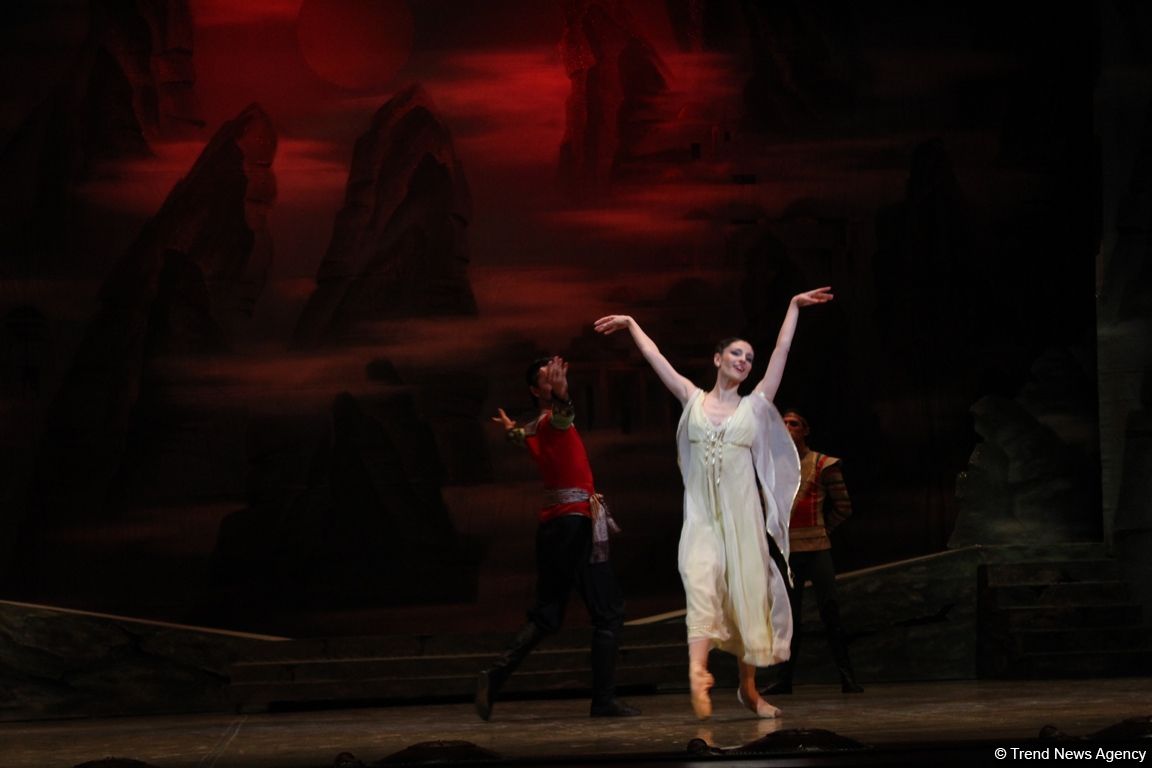 Когда танцует любовь! В Баку отметили юбилей Полада Бюльбюльоглу (ФОТО/ВИДЕО)