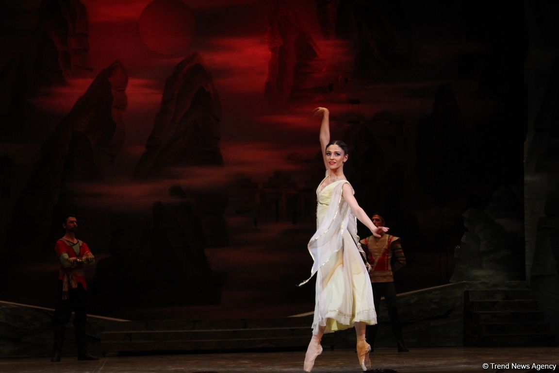 Когда танцует любовь! В Баку отметили юбилей Полада Бюльбюльоглу (ФОТО/ВИДЕО)