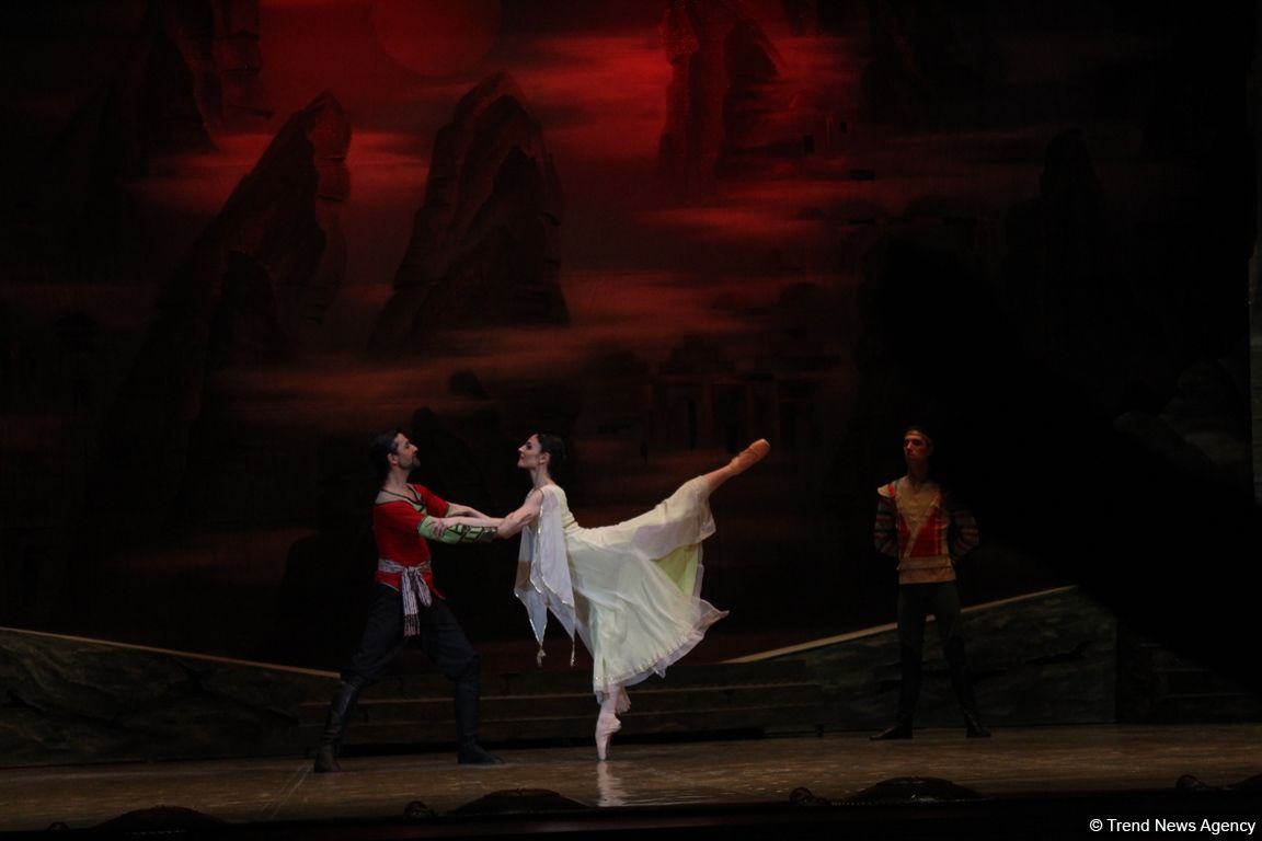 Когда танцует любовь! В Баку отметили юбилей Полада Бюльбюльоглу (ФОТО/ВИДЕО)