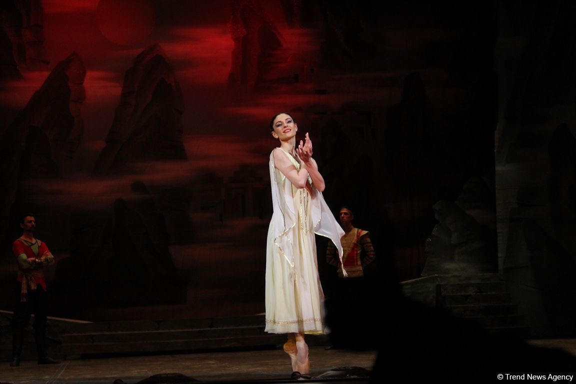 Когда танцует любовь! В Баку отметили юбилей Полада Бюльбюльоглу (ФОТО/ВИДЕО)