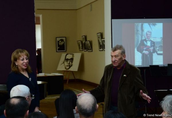 Большой патриот Азербайджана из Израиля! Подарок известного музыканта Михаила Пархомовского (ФОТО)