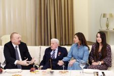 Президент Ильхам Алиев вручил народному артисту Алибабе Мамедову орден «Шараф» (ФОТО) (Версия 3)