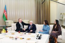 Президент Ильхам Алиев вручил народному артисту Алибабе Мамедову орден «Шараф» (ФОТО) (Версия 3)