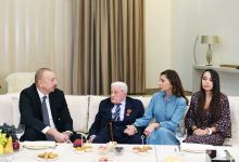 Президент Ильхам Алиев вручил народному артисту Алибабе Мамедову орден «Шараф» (ФОТО) (Версия 3)