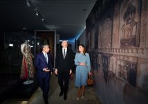 Президент Ильхам Алиев вручил народному артисту Алибабе Мамедову орден «Шараф» (ФОТО) (Версия 3)