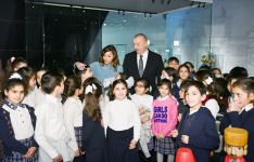 Президент Ильхам Алиев вручил народному артисту Алибабе Мамедову орден «Шараф» (ФОТО) (Версия 3)