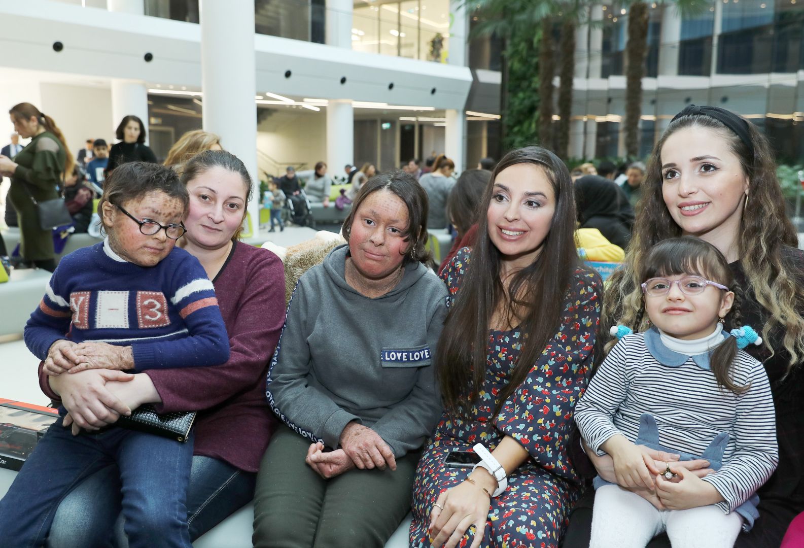 Вице-президент Фонда Гейдара Алиева Лейла Алиева встретилась с детьми, страдающими от ихтиоза, болезни бабочки и иммунодефицита (ФОТО)