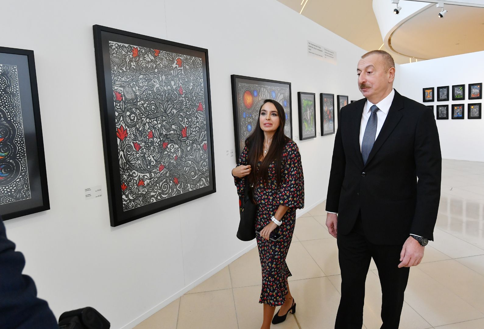 Президент Ильхам Алиев вручил народному артисту Алибабе Мамедову орден «Шараф» (ФОТО) (Версия 3)