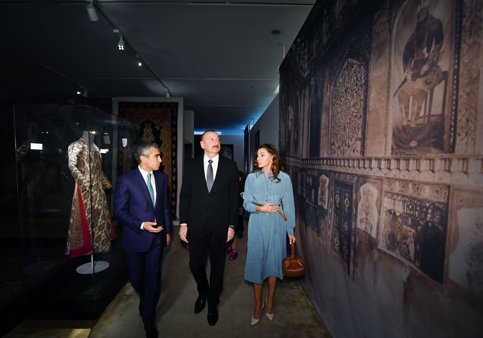 Президент Ильхам Алиев вручил народному артисту Алибабе Мамедову орден «Шараф» (ФОТО) (Версия 3)