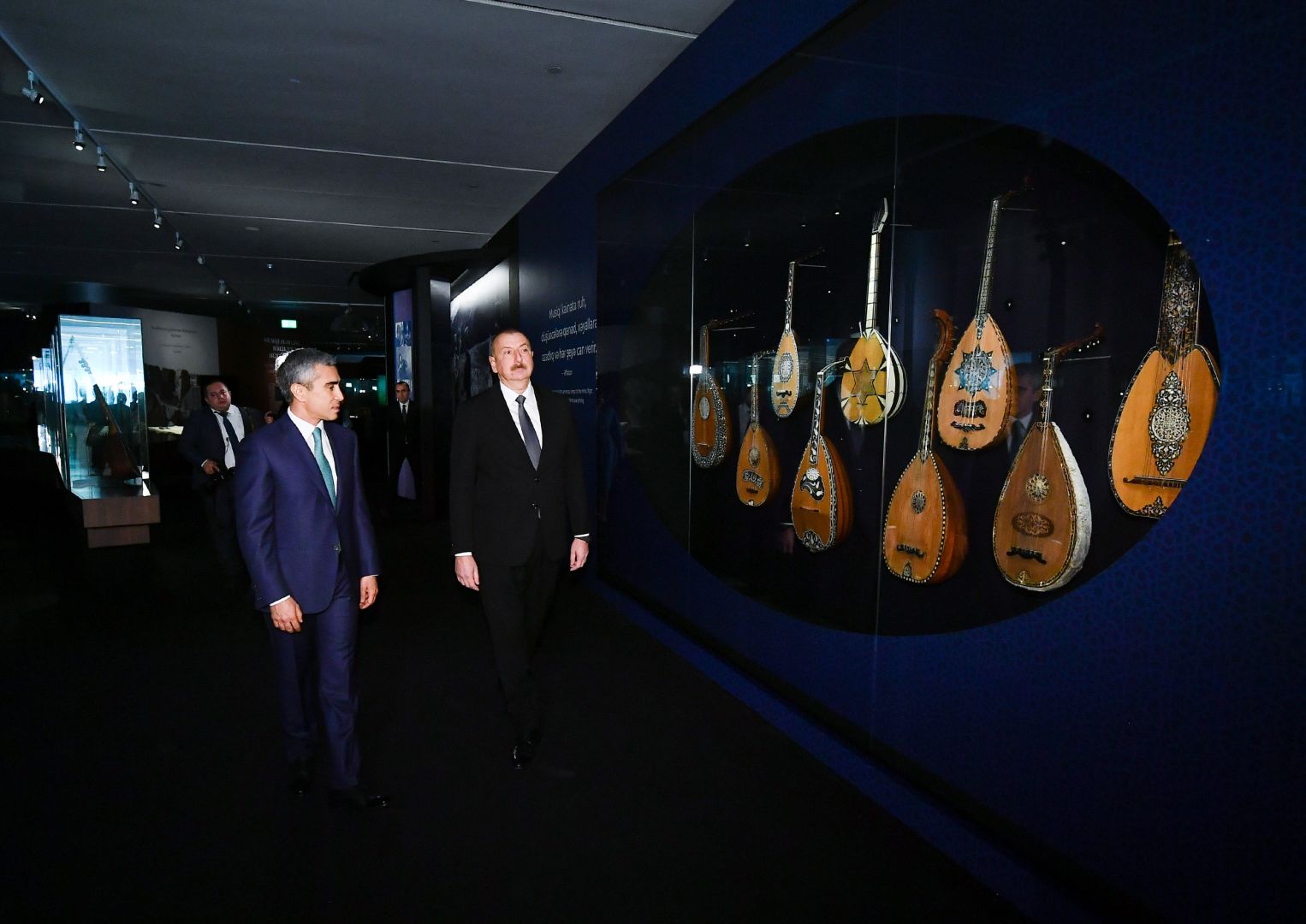 Президент Ильхам Алиев вручил народному артисту Алибабе Мамедову орден «Шараф» (ФОТО) (Версия 3)