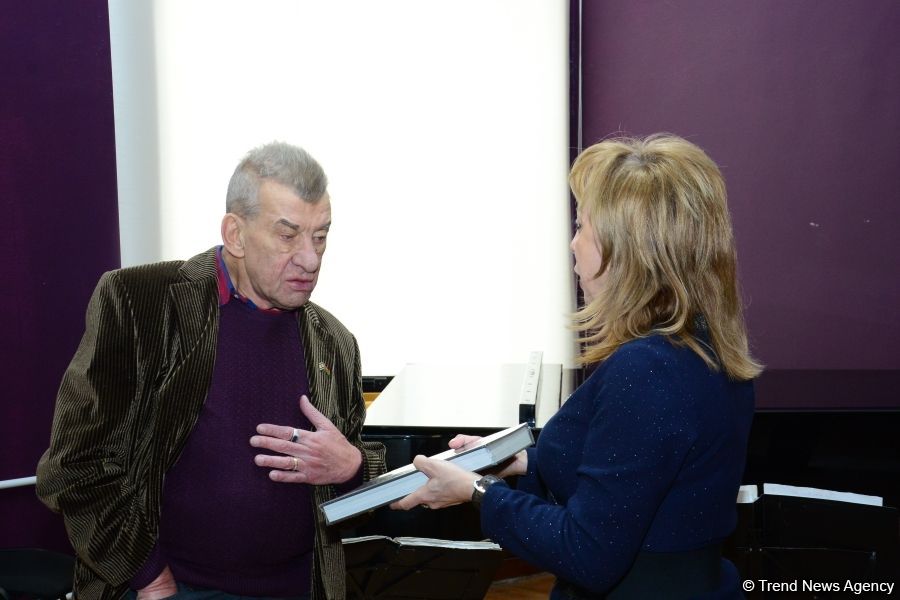 Большой патриот Азербайджана из Израиля! Подарок известного музыканта Михаила Пархомовского (ФОТО)