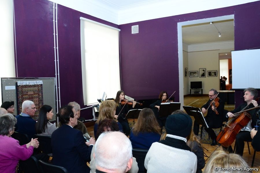 Большой патриот Азербайджана из Израиля! Подарок известного музыканта Михаила Пархомовского (ФОТО)