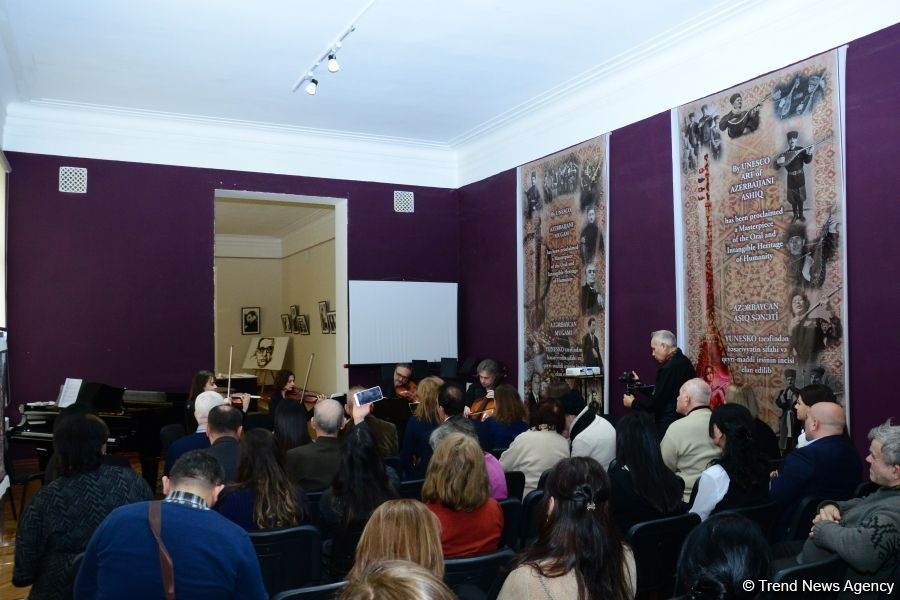 Большой патриот Азербайджана из Израиля! Подарок известного музыканта Михаила Пархомовского (ФОТО)