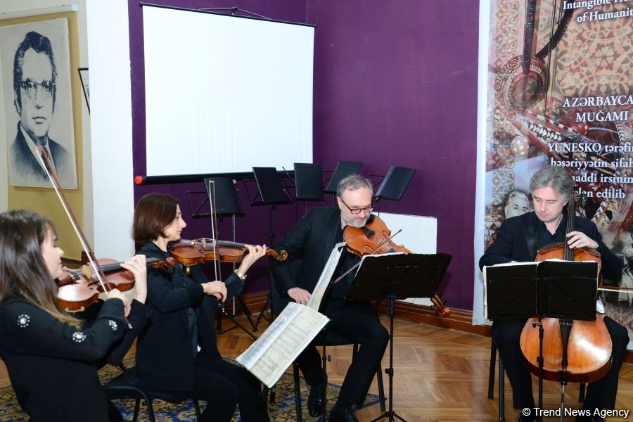 Большой патриот Азербайджана из Израиля! Подарок известного музыканта Михаила Пархомовского (ФОТО)