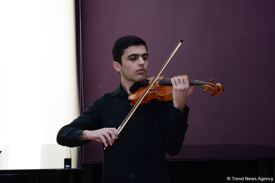 Большой патриот Азербайджана из Израиля! Подарок известного музыканта Михаила Пархомовского (ФОТО)