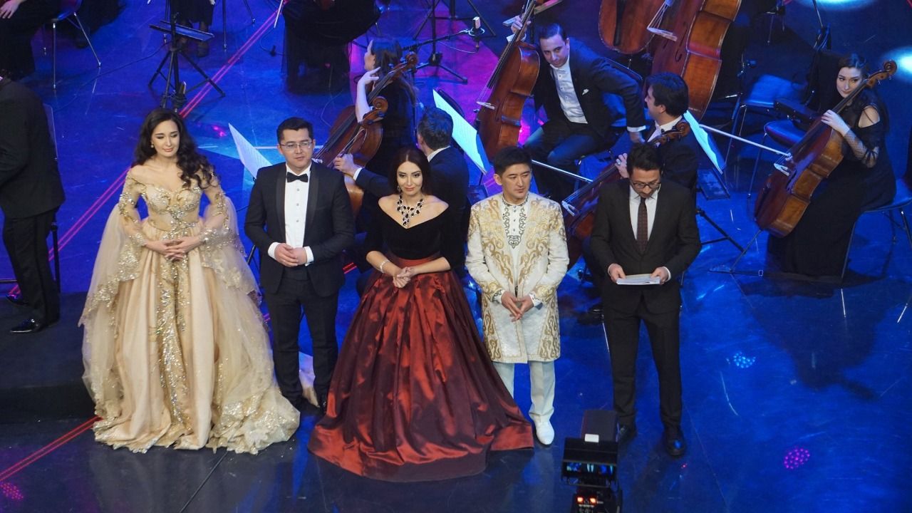 Одна из самых красивых певиц Азербайджана отмечена ТЮРКСОЙ (ВИДЕО, ФОТО)