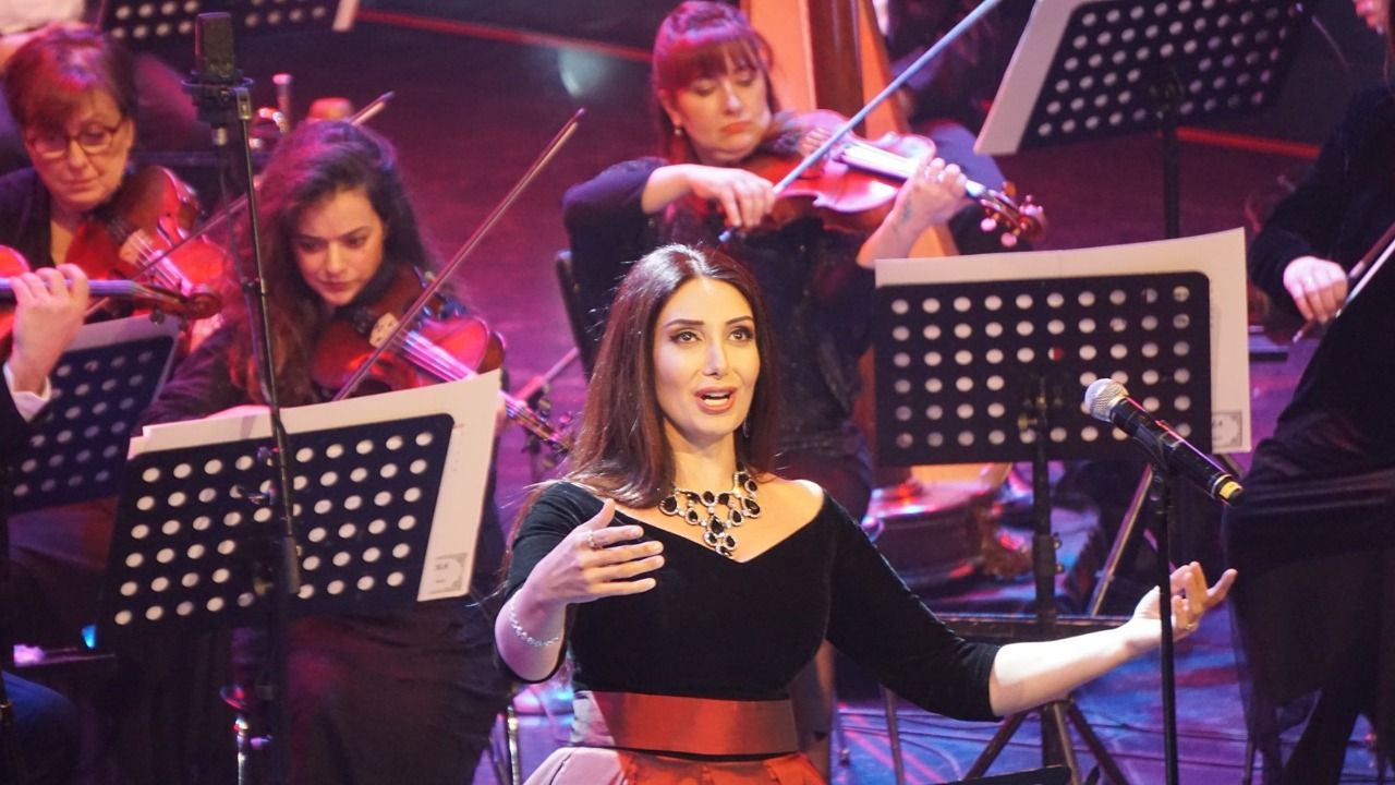 Одна из самых красивых певиц Азербайджана отмечена ТЮРКСОЙ (ВИДЕО, ФОТО)