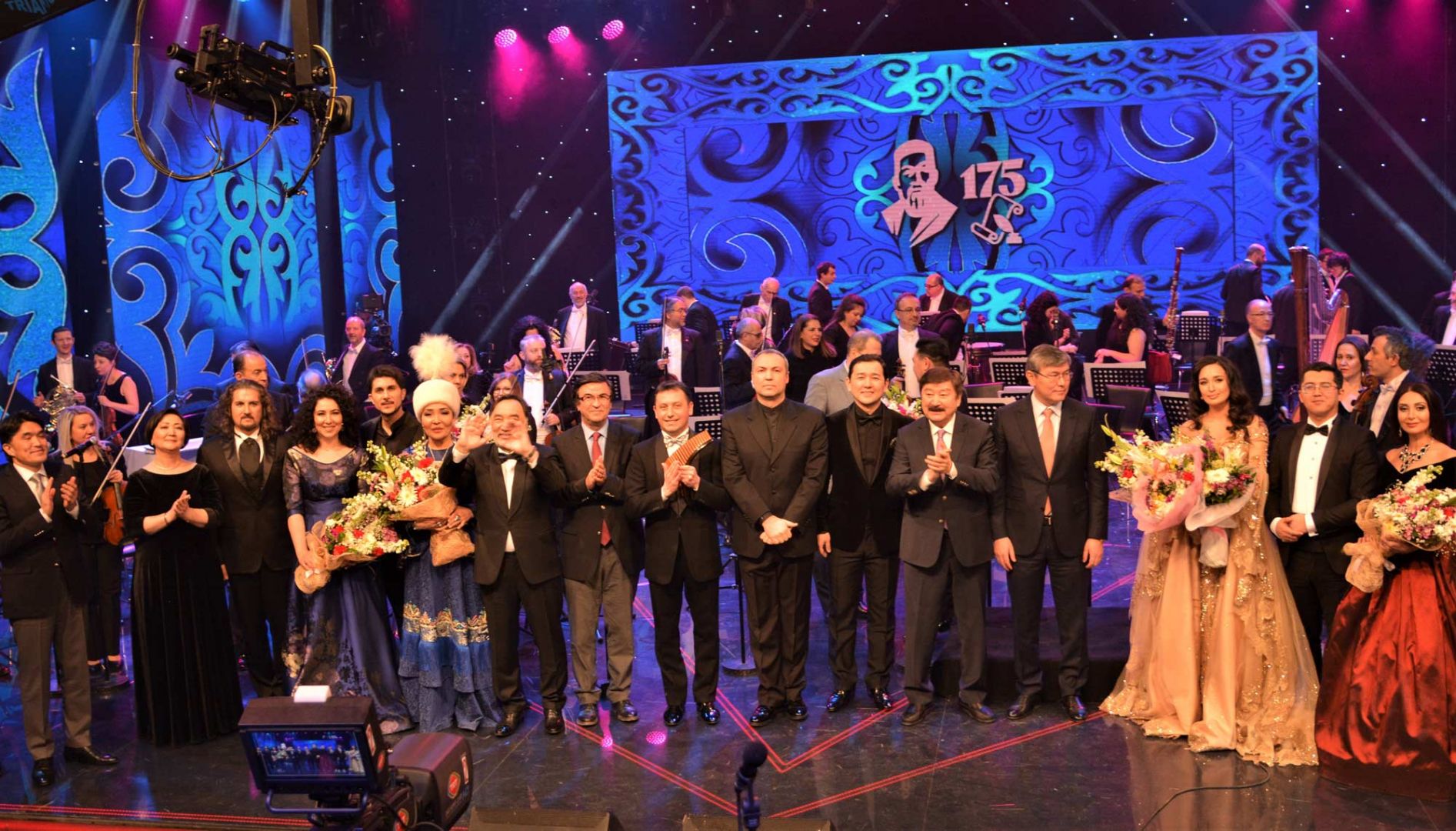 Одна из самых красивых певиц Азербайджана отмечена ТЮРКСОЙ (ВИДЕО, ФОТО)