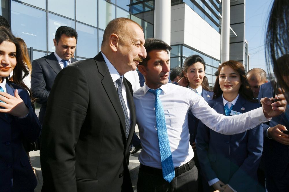 Президент Ильхам Алиев принял участие в церемонии открытия центра ASAN xidmət в Кюрдамире (ФОТО) (версия 2)