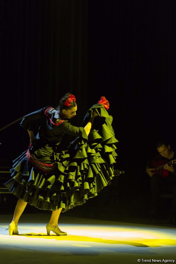 Как 17-летняя мексиканка попала в аварию и вновь родилась в Баку (ФОТО)