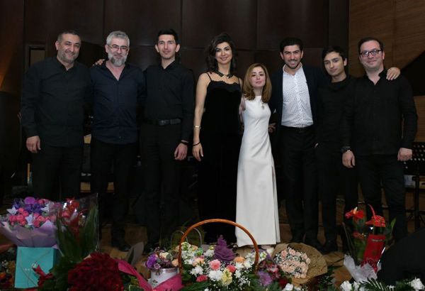 Демо-версия любви холодным бакинским вечером (ФОТО)