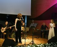 Демо-версия любви холодным бакинским вечером (ФОТО)