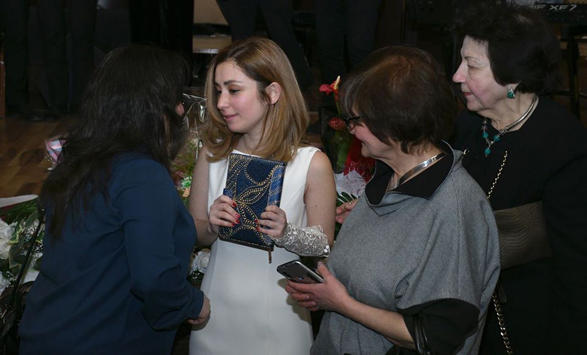 Демо-версия любви холодным бакинским вечером (ФОТО)