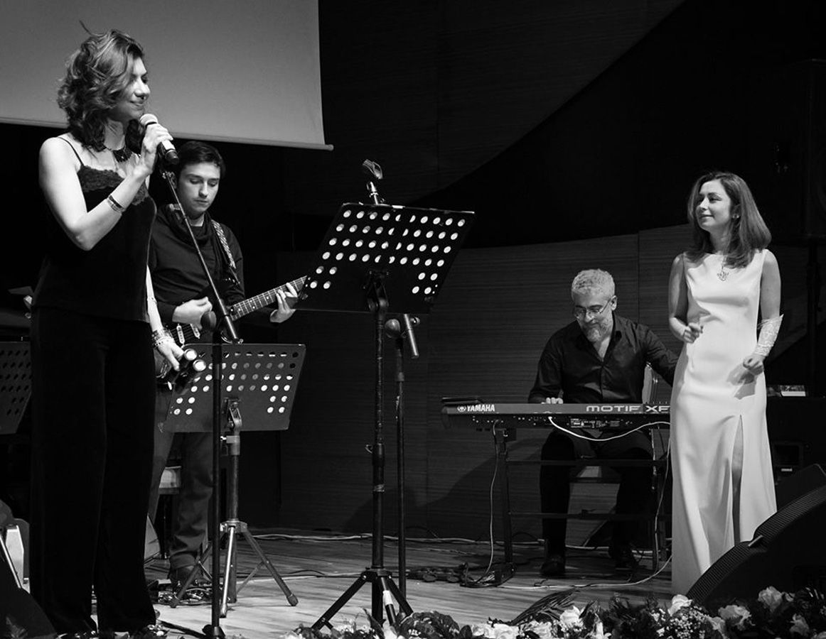 Демо-версия любви холодным бакинским вечером (ФОТО)