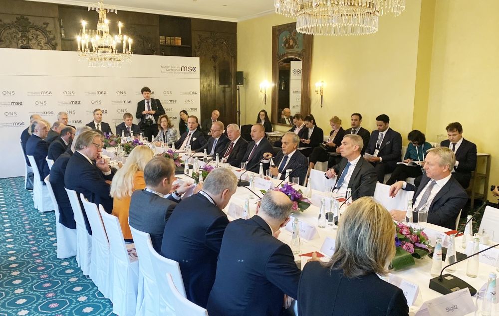 Президент Ильхам Алиев в рамках Мюнхенской конференции по безопасности принял участие в круглом столе на тему «Энергетическая безопасность» (ФОТО)