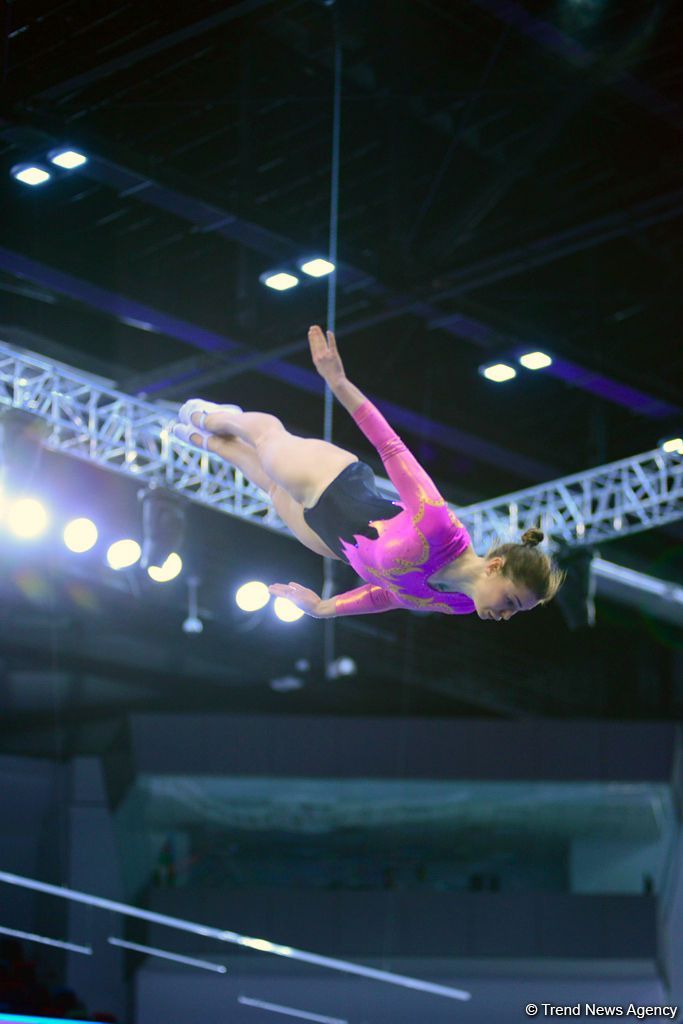 Лучшие моменты Кубка мира по прыжкам на батуте и акробатической дорожке в Баку (ФОТО)