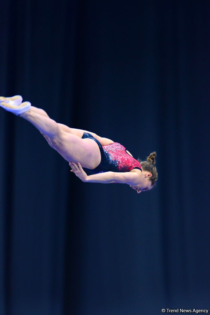 Лучшие моменты Кубка мира по прыжкам на батуте и акробатической дорожке в Баку (ФОТО)