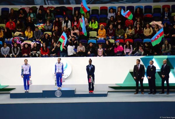 В Баку прошла церемония награждения победителей по прыжкам на акробатической дорожке в рамках Кубка мира (ФОТО)
