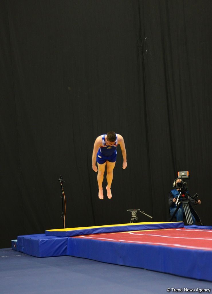 В Баку продолжаются финальные соревнования Кубка мира по прыжкам на батуте и акробатической дорожке (ФОТОРЕПОРТАЖ)