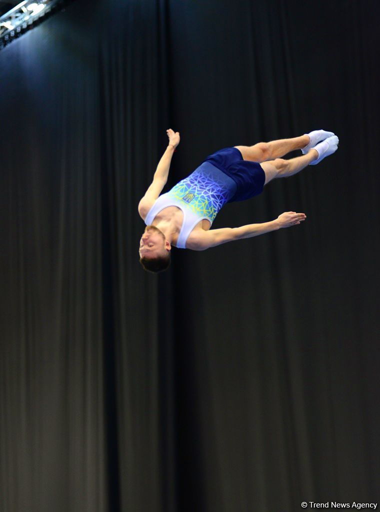 В Баку продолжаются финальные соревнования Кубка мира по прыжкам на батуте и акробатической дорожке (ФОТОРЕПОРТАЖ)